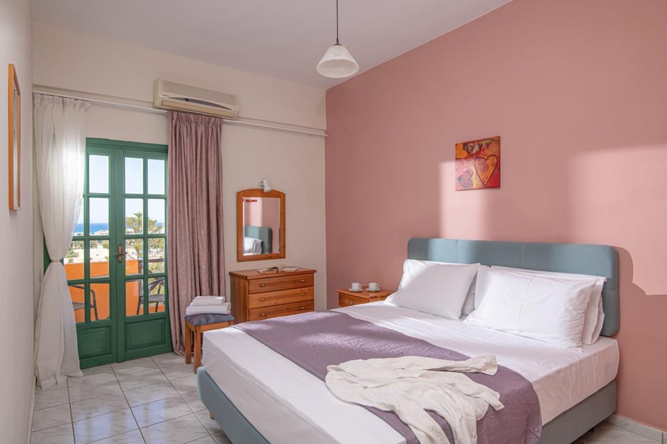 Bed, Bedroom, Sea view