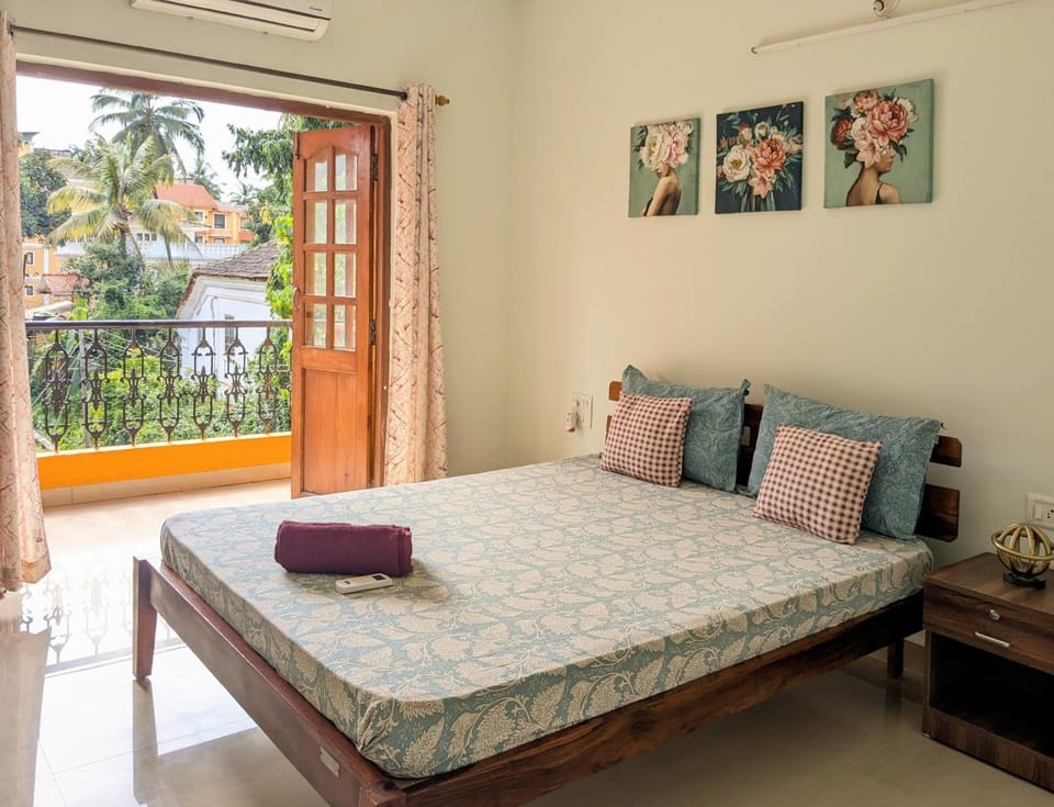 Bed, View (from property/room), Balcony/Terrace, Photo of the whole room, Bedroom, towels