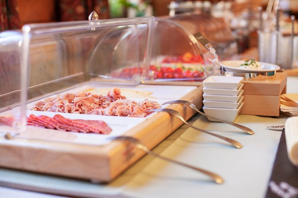 Breakfast, Buffet breakfast