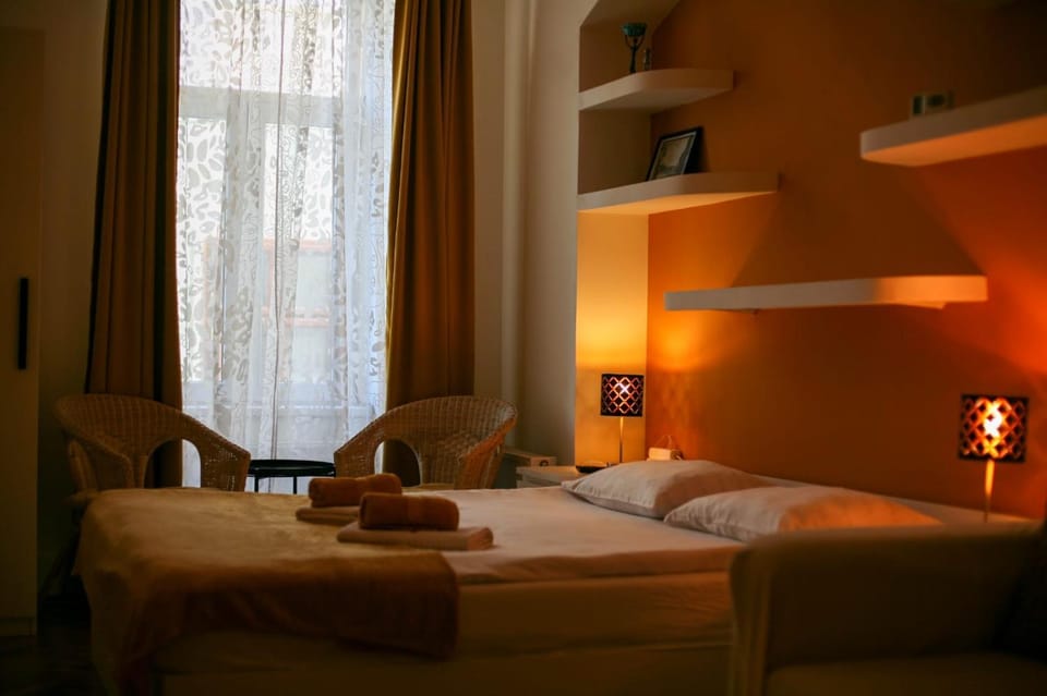 Black Church Studio Apartment in Brasov