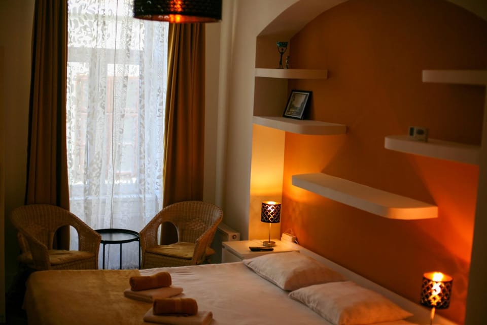 Black Church Studio Apartment in Brasov