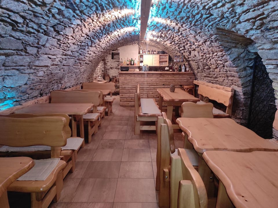 Restaurant/places to eat, Communal lounge/ TV room