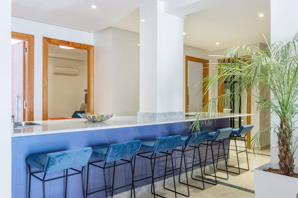 Kitchen or kitchenette, Photo of the whole room, Decorative detail, Seating area, Dining area