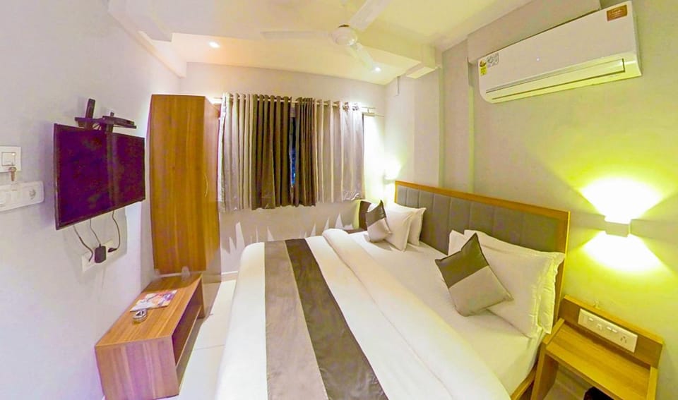 Bed, TV and multimedia, Photo of the whole room