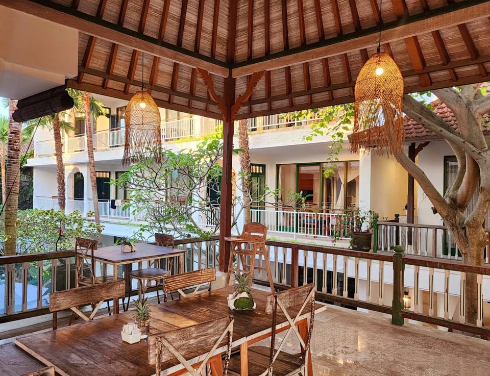 Restaurant/places to eat, Dining area, Breakfast
