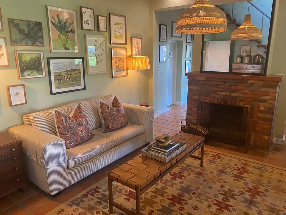 Lounge or bar, fireplace