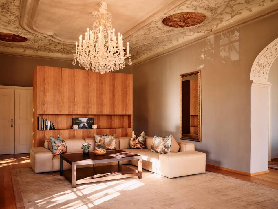 Living room, Seating area