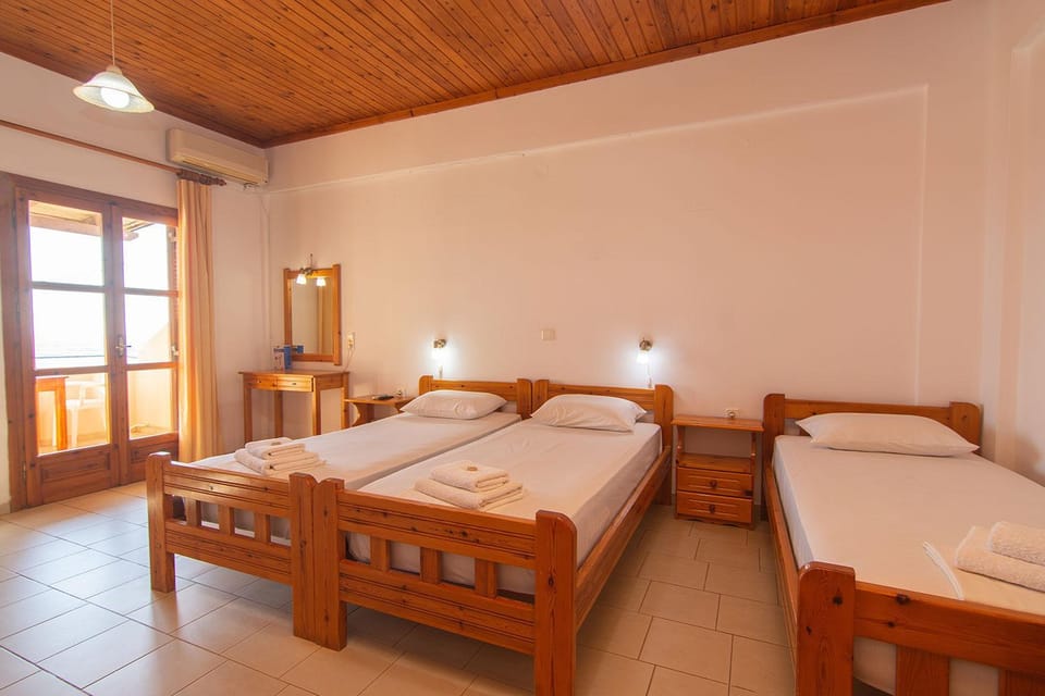 Bed, Photo of the whole room, towels, air conditioner