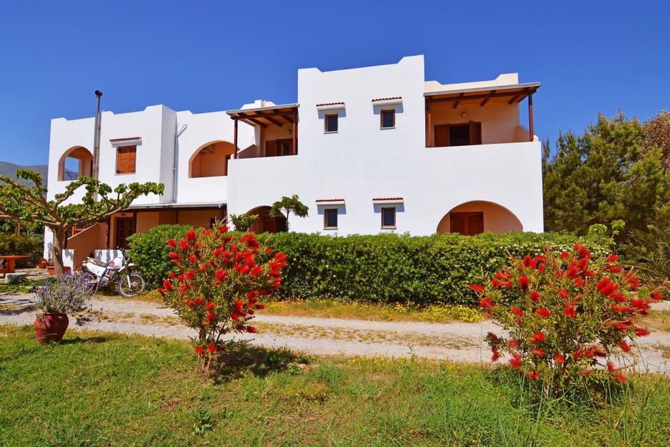 Property building, Day, Garden, Garden view