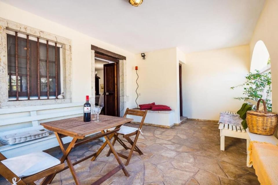 Facade/entrance, Balcony/Terrace