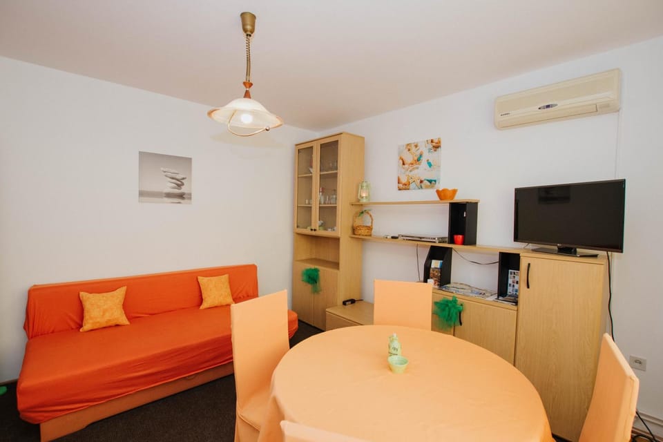 Bugenvila Apartment in Trogir