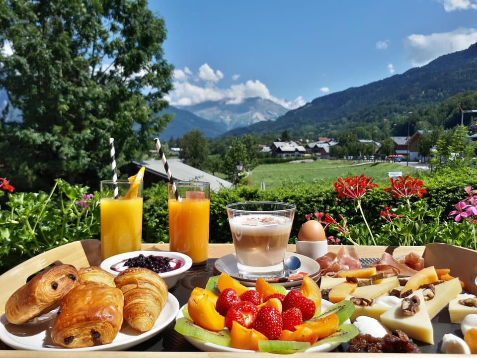 Café-Hôtel Le Morillon, Domaine du Grand Massif-Samoëns Hotel in Morillon