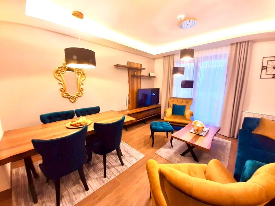 TV and multimedia, Seating area, Dining area