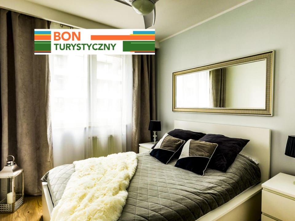 View (from property/room), Photo of the whole room, Decorative detail, Bedroom, Area and facilities