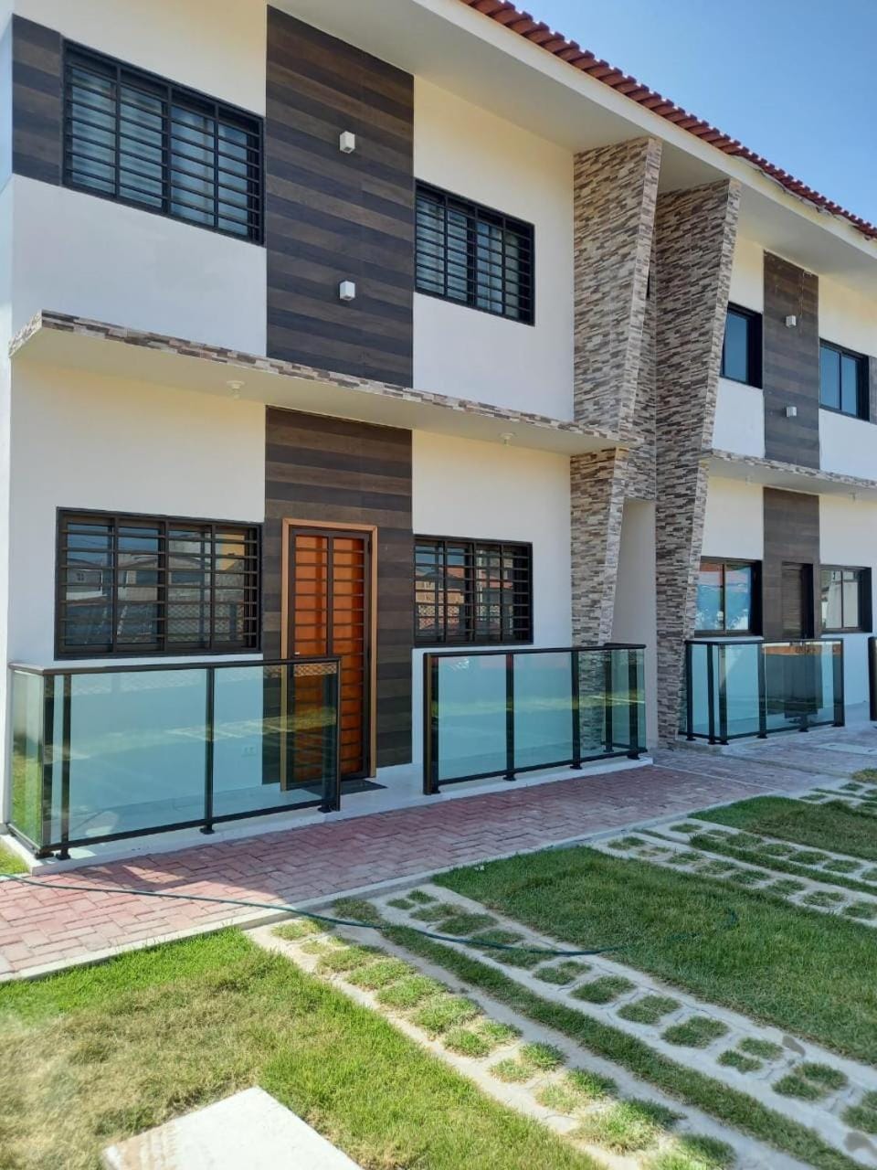 Property building, Facade/entrance, Day, Parking