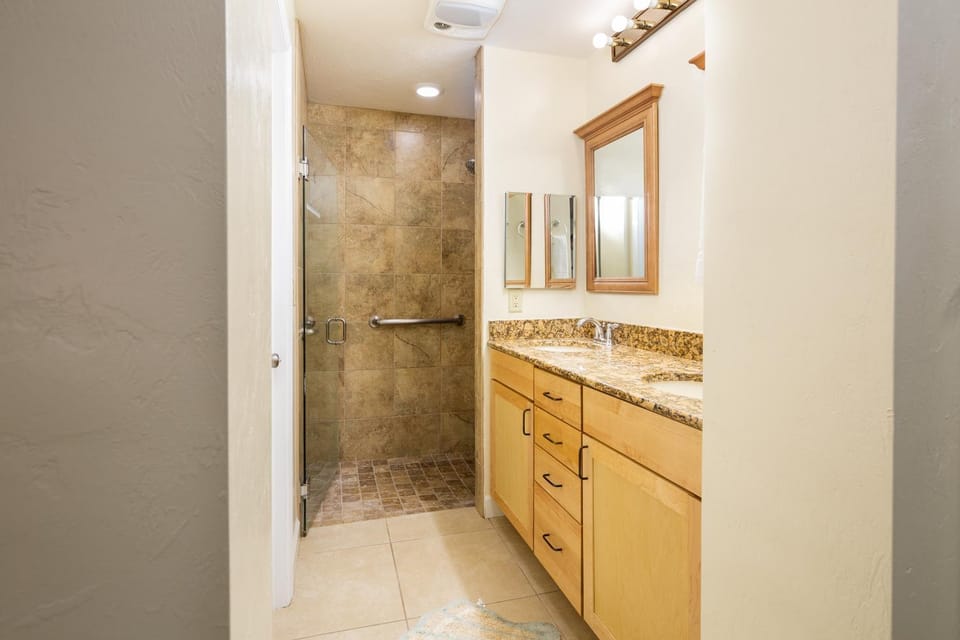 Home by Beach 4 - Gulf Breeze House in Naples Park