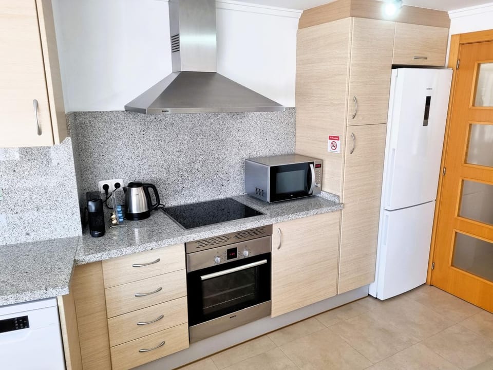 Coffee/tea facilities, Kitchen or kitchenette, ATM, dishwasher, minibar, stove, toaster, washing machine