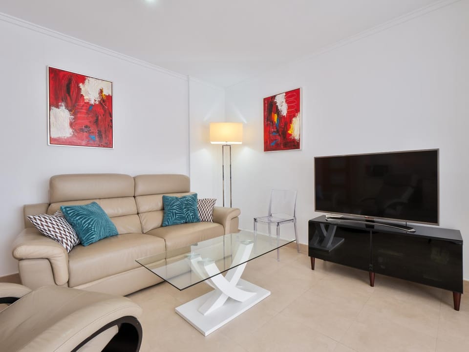 Communal lounge/ TV room, TV and multimedia, Seating area