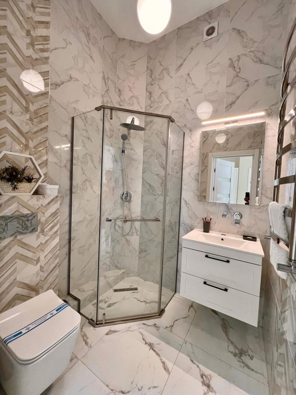 Shower, Toilet, Bathroom, Bath, towels