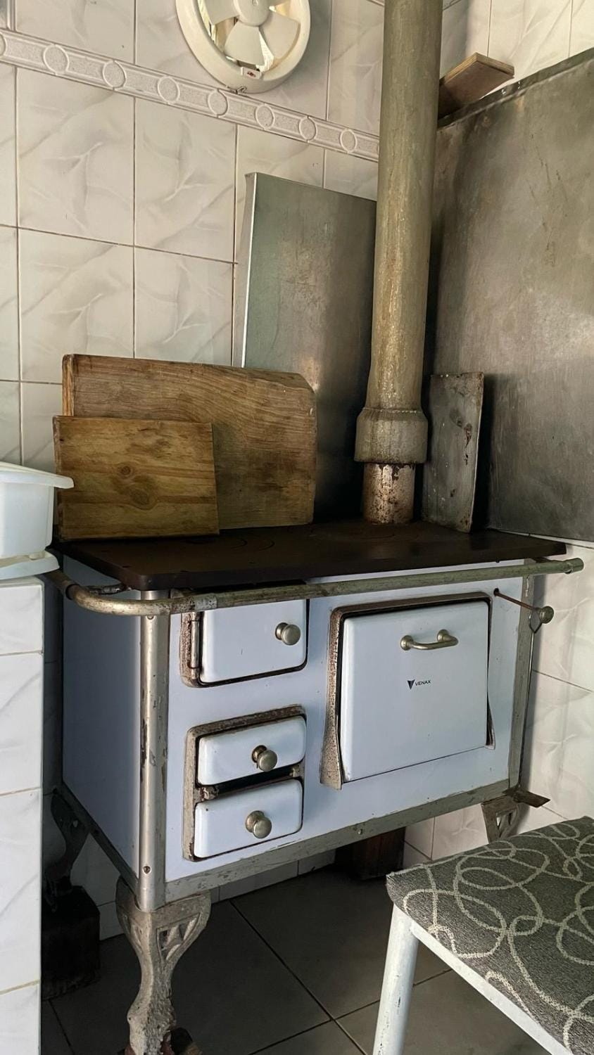 Kitchen or kitchenette, oven, stove