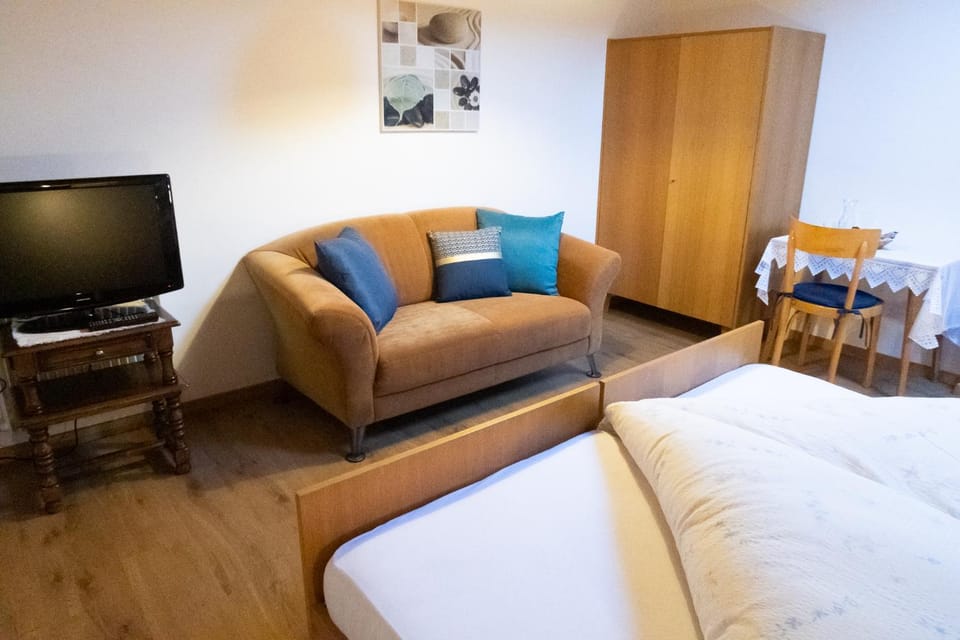 TV and multimedia, Seating area