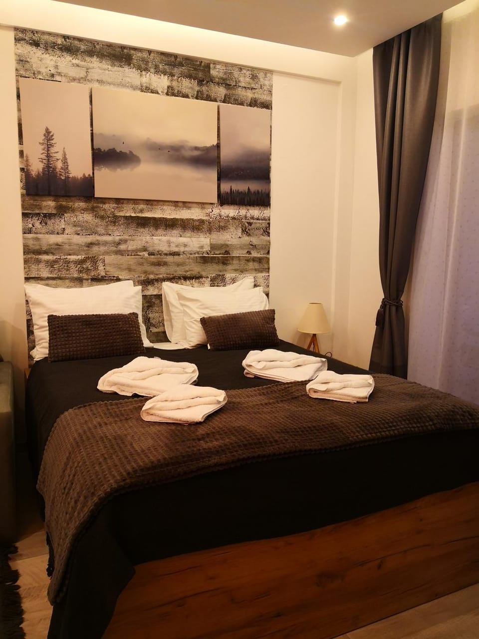 Bed, Bedroom, towels