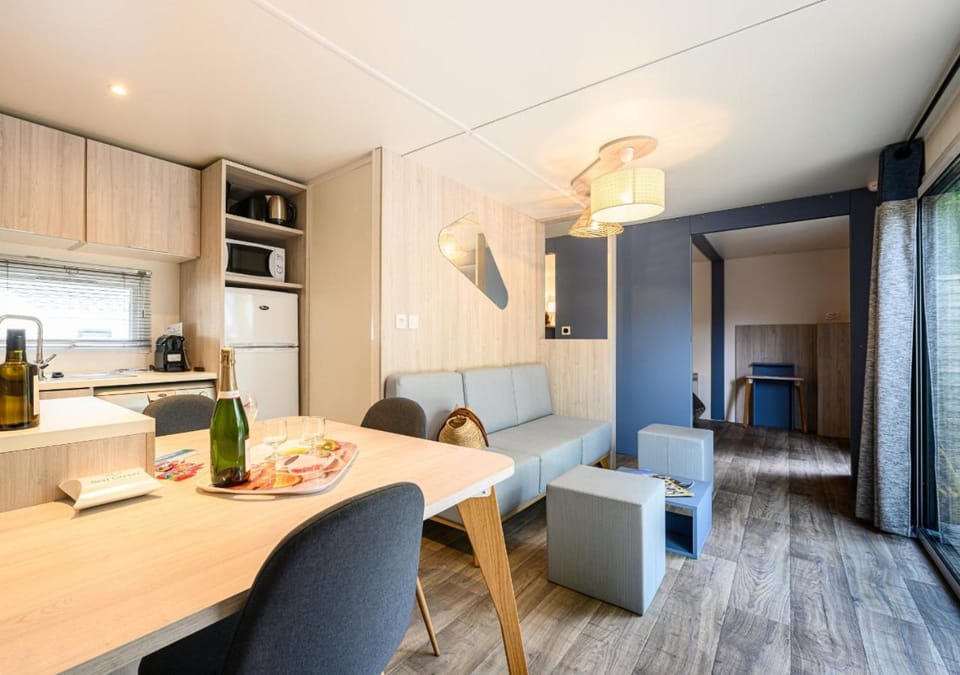 Living room, Dining area, stove, kitchen