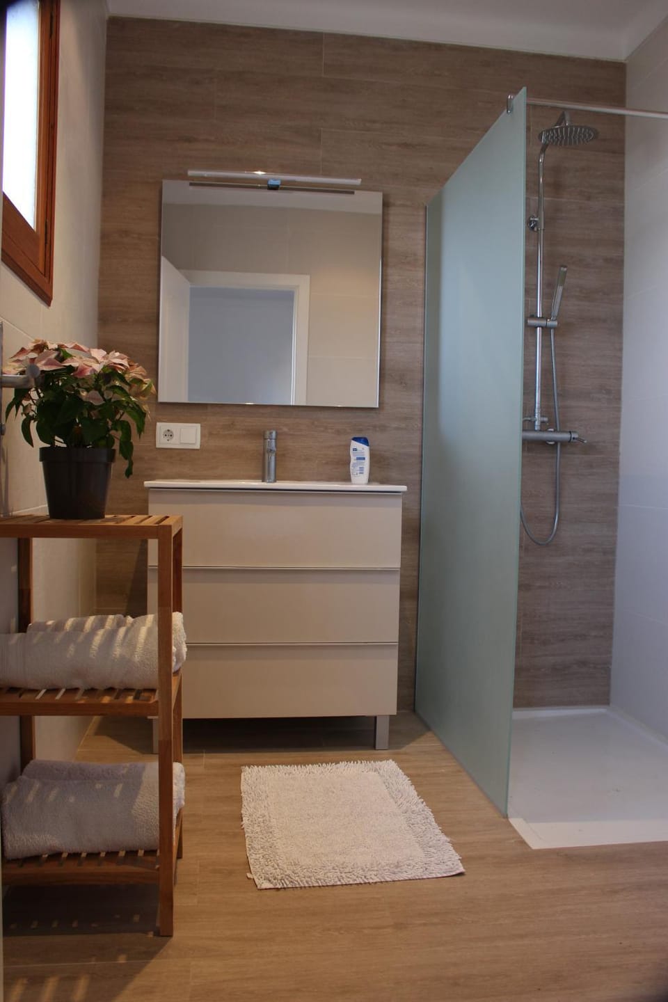 Shower, Bathroom, towels
