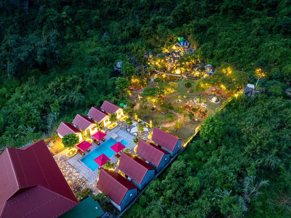 Property building, Natural landscape, Bird's eye view, Garden, Other