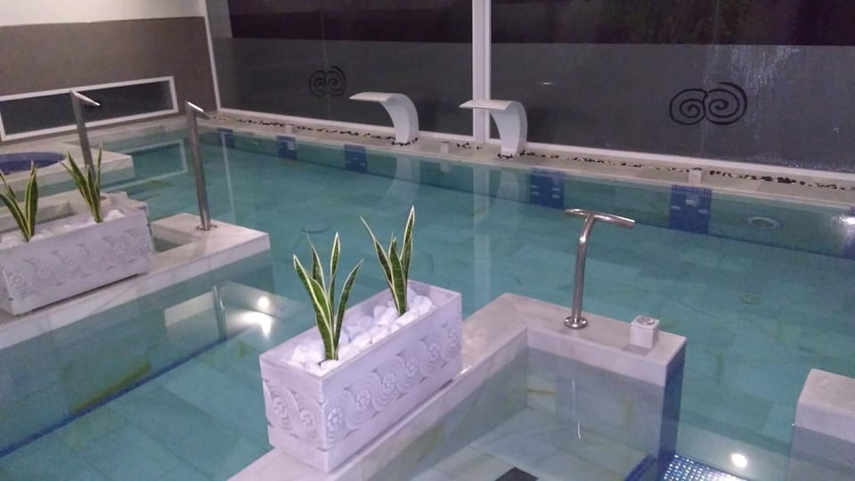 Massage, Sauna, Steam room, Spa and wellness centre/facilities, Swimming pool