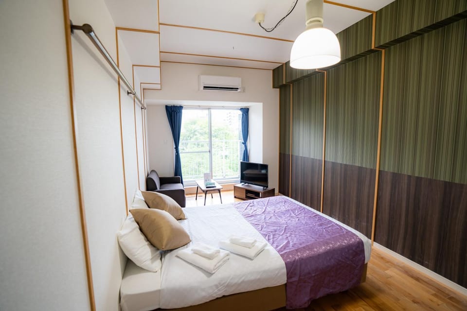 Bed, Photo of the whole room, Seating area, Bedroom, air conditioner