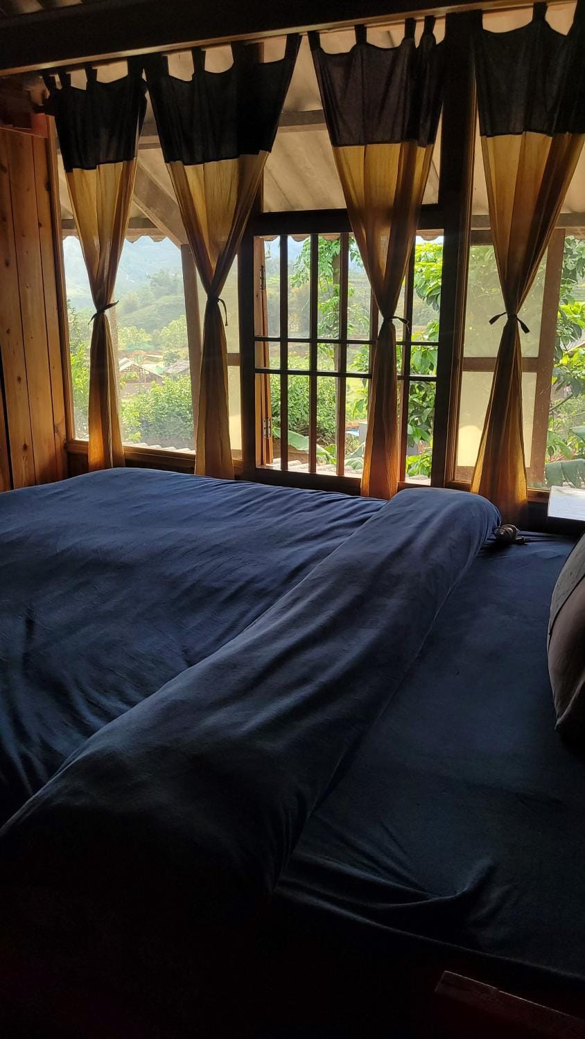 Bed, Photo of the whole room, Bedroom, Garden view, Mountain view
