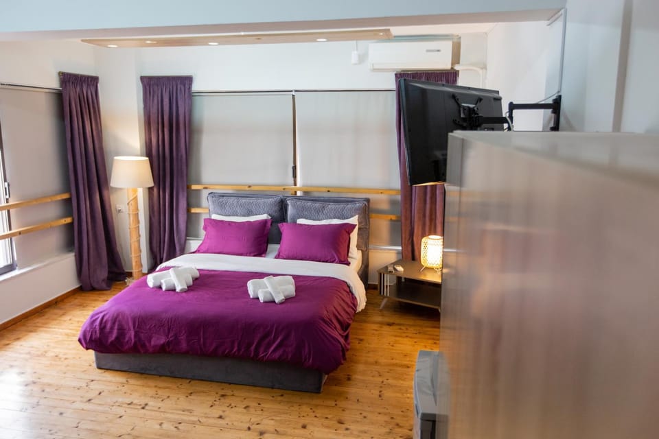 Bedroom, towels