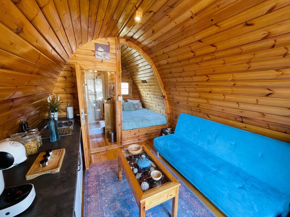 Bathroom, Bedroom, kitchen