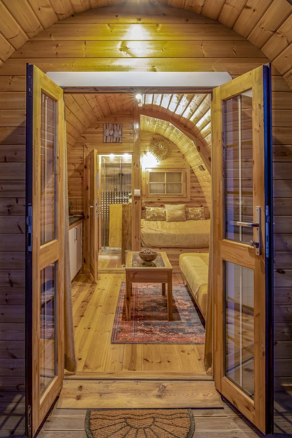 Shower, Facade/entrance, Bed, Bathroom, Kitchen or kitchenette, Living room, Bedroom