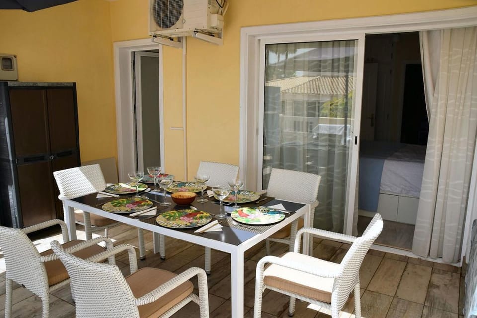 Property building, Balcony/Terrace, Dining area