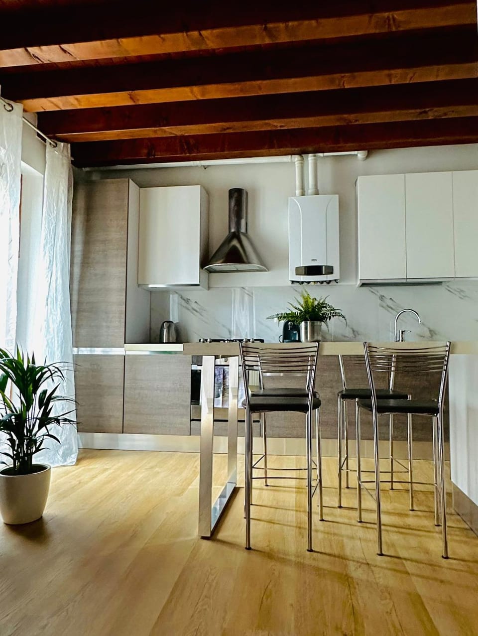 Kitchen or kitchenette, Dining area, pet friendly, stove