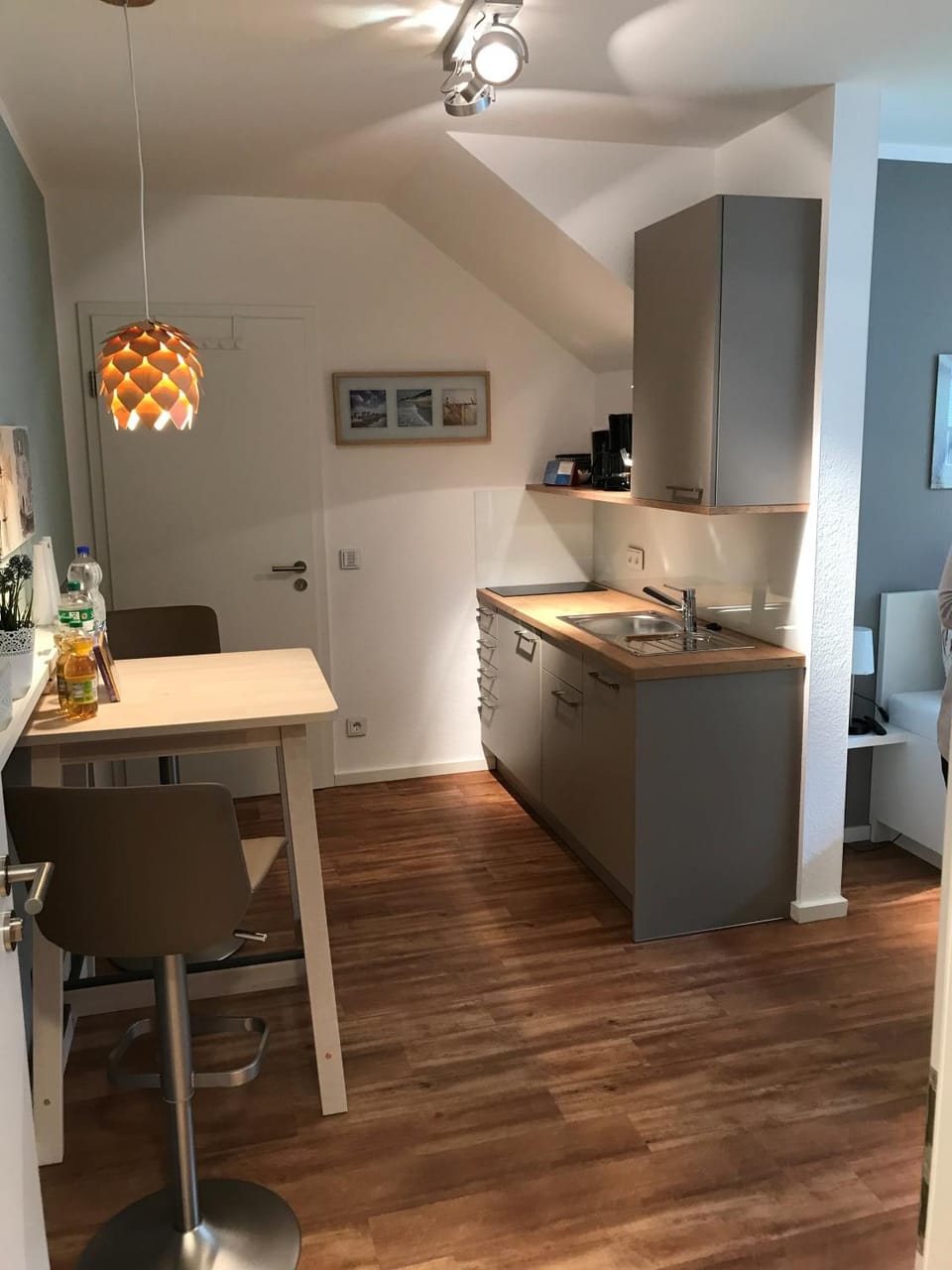 Kitchen or kitchenette, Living room, Seating area, Dining area