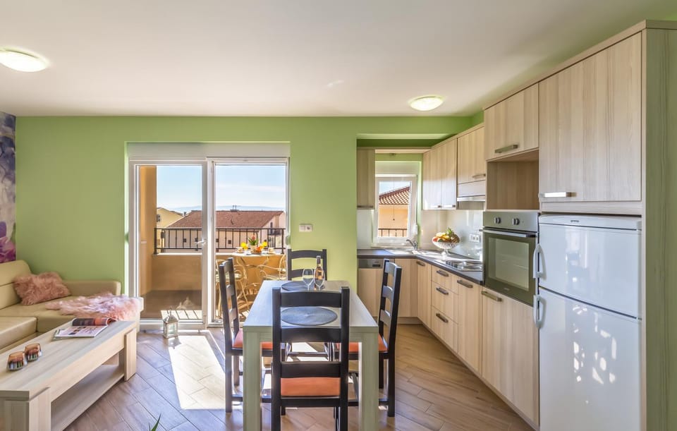 Dining area, Communal kitchen