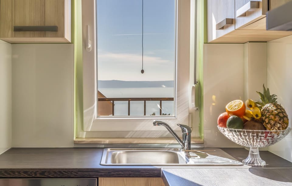 Communal kitchen, Sea view