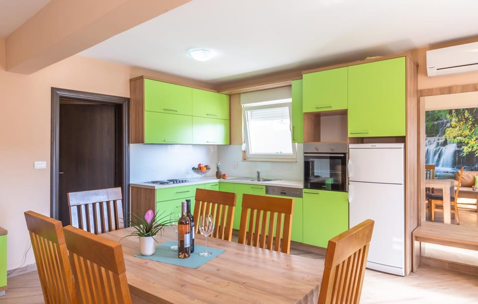 Dining area, Communal kitchen