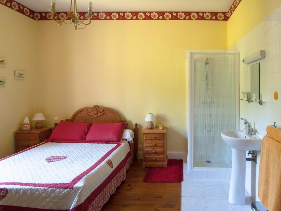 Garden, Pets, Guests, children, young children, older children, group of guests