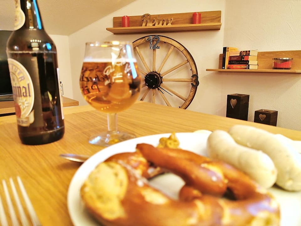 Living room, Food and drinks