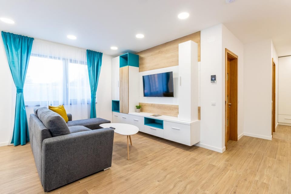 Communal lounge/ TV room, TV and multimedia, Living room, Seating area, Evening entertainment