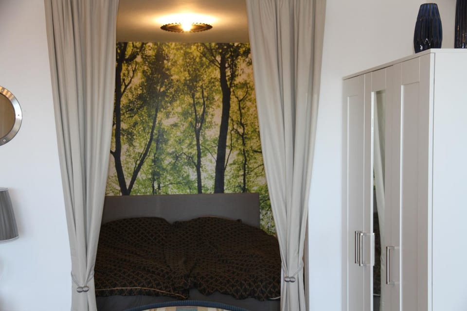 Bed, Photo of the whole room