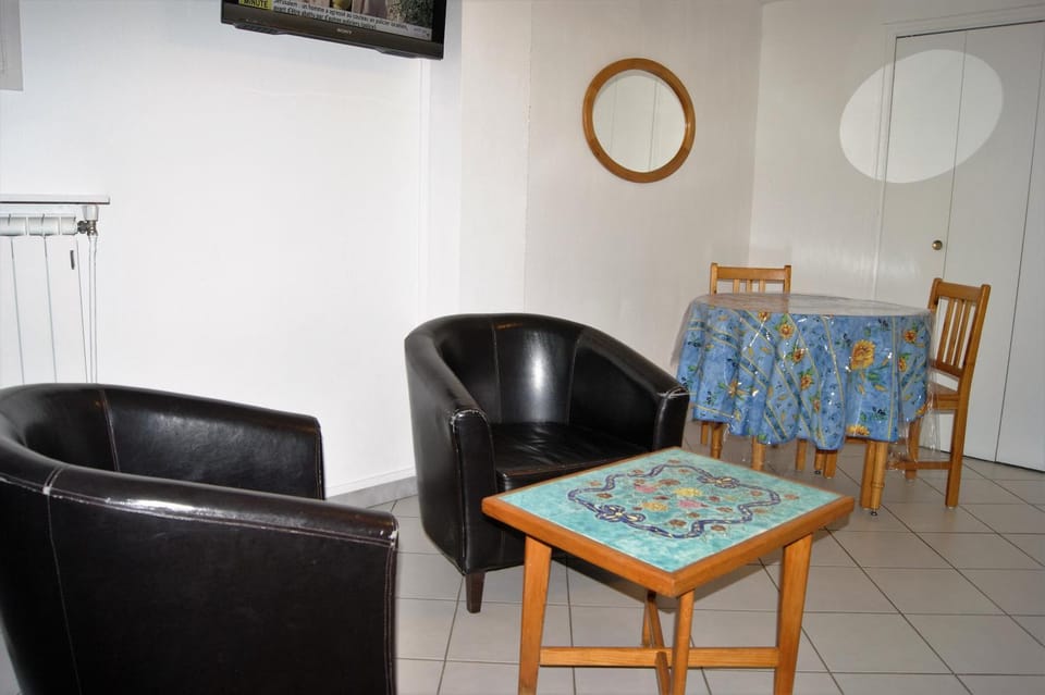 studio 150 m de la mer Apartment in Six-Fours-les-Plages