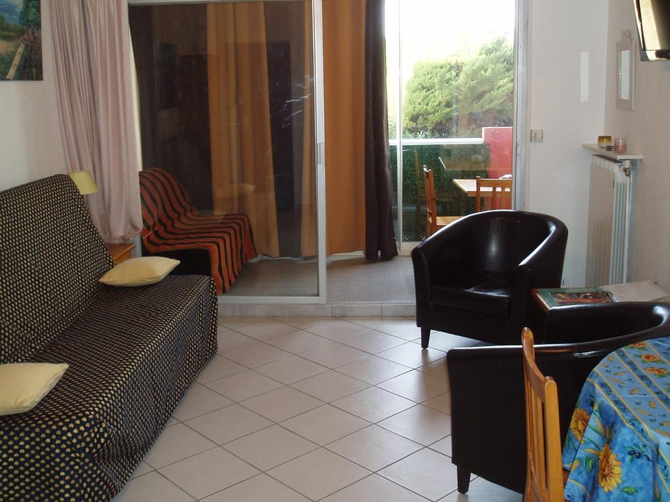 studio 150 m de la mer Apartment in Six-Fours-les-Plages