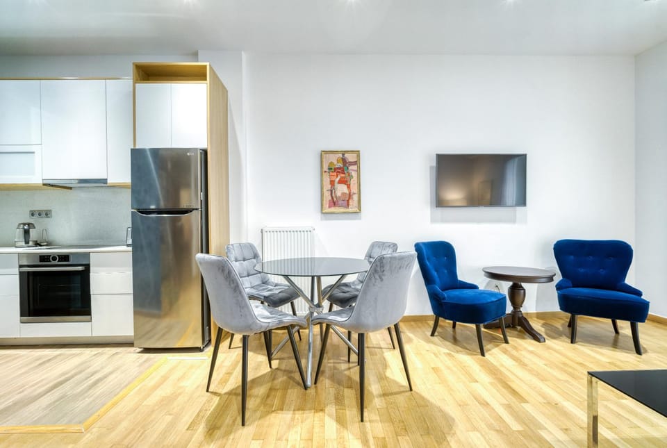 Kitchen or kitchenette, Living room, Dining area