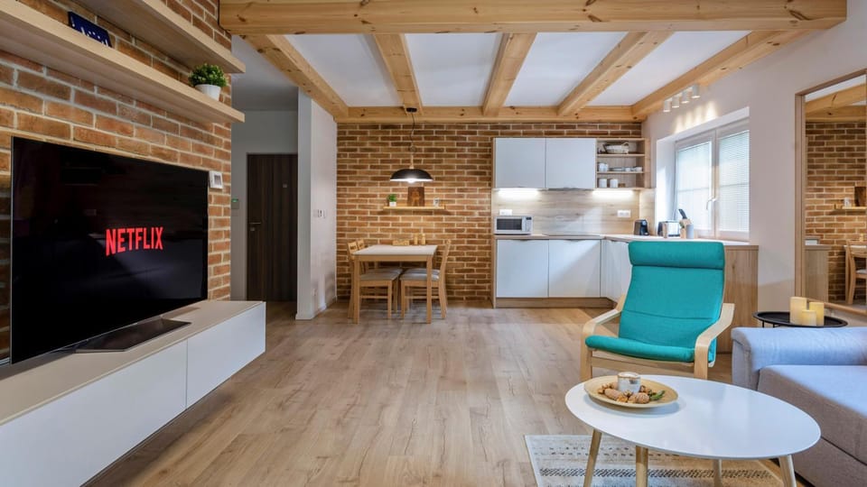 TV and multimedia, Living room, Seating area, pet friendly, kitchen