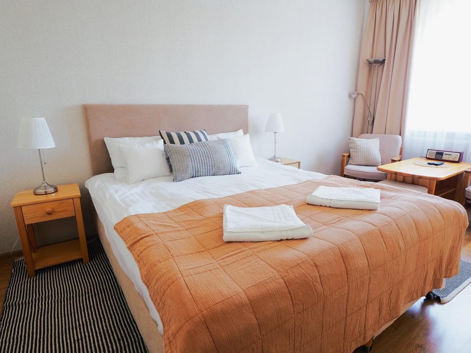 Bed, Photo of the whole room, Bedroom, towels